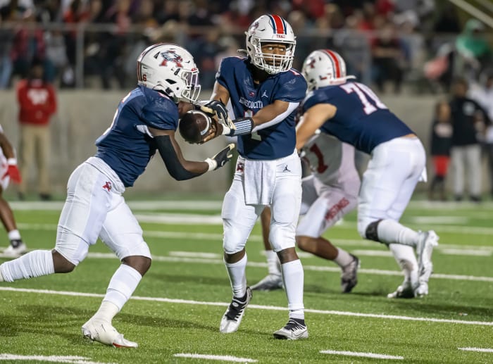 Humble Atascocita running back Tory Blaylock takes